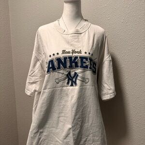 Majestic New York Yankees White and Navy Tee